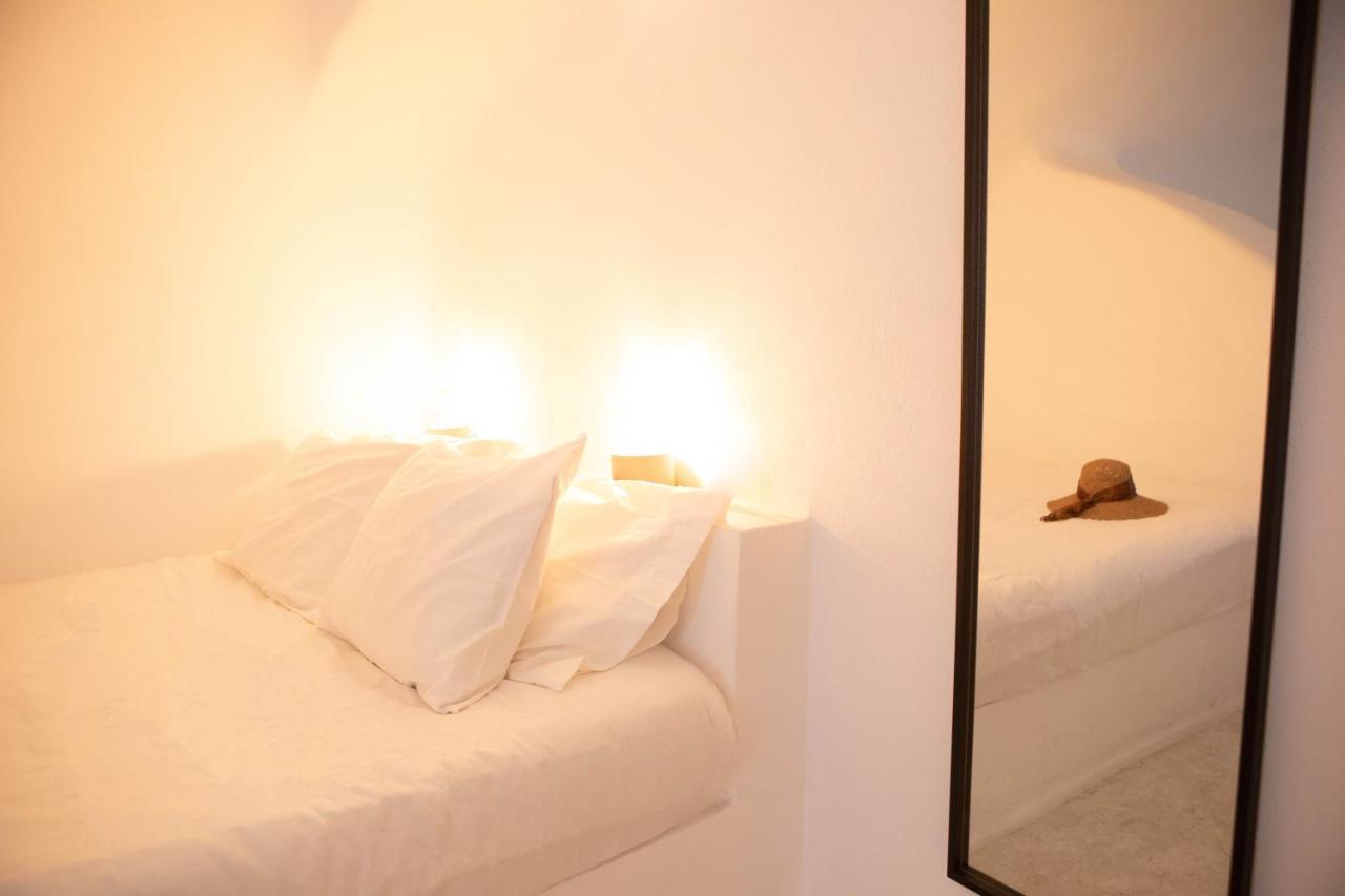 Assyrtiko By A Terre Cave Villas Ia Exterior foto